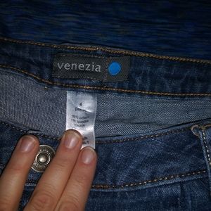 Venezia 4 short (22 plus)
